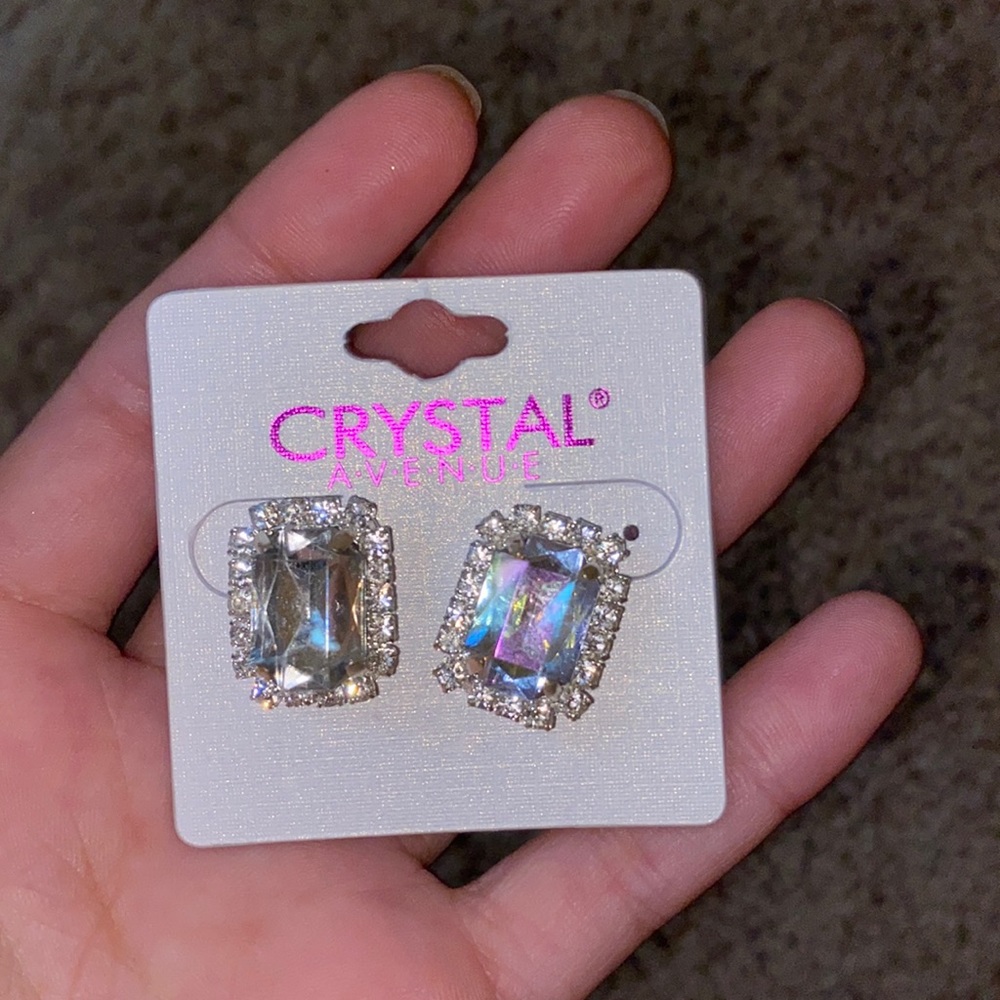 Earrings never worn